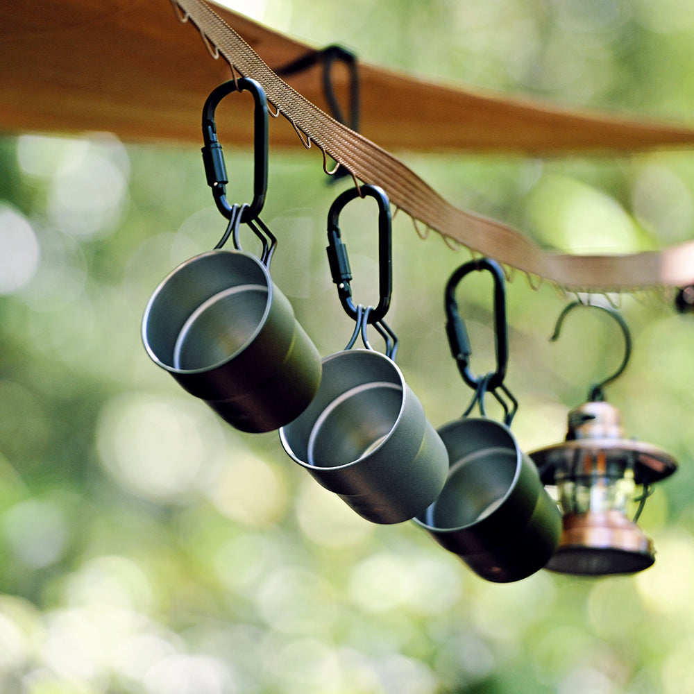 stacking mugs