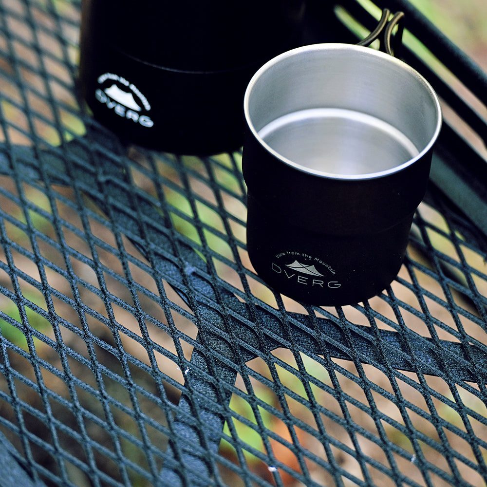 stacking mugs